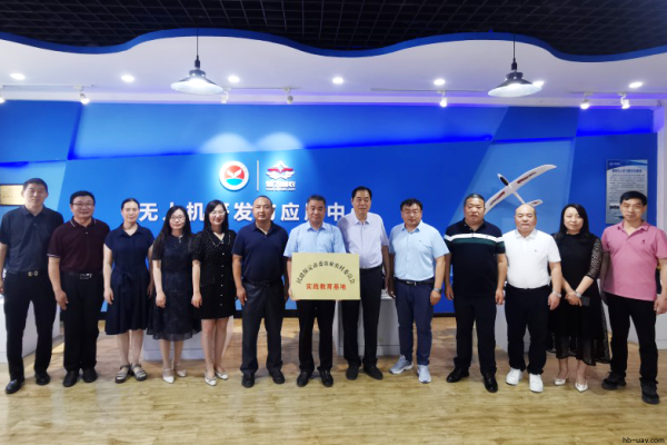 民建保定市委赴河北省科技工程學校調(diào)研并舉行“實踐教育基地”授牌儀式